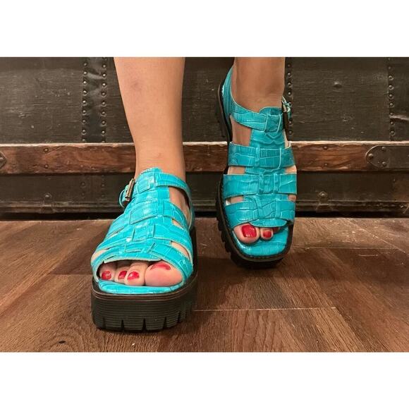 Intentionally Blank Haddie Fisherman Sandal - Picture 3 of 9